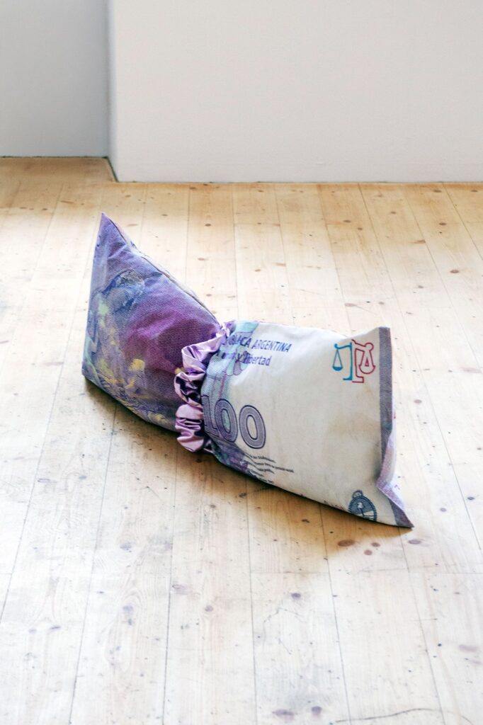 Guadalupe Arribas – Girl’s math (Stuffed)