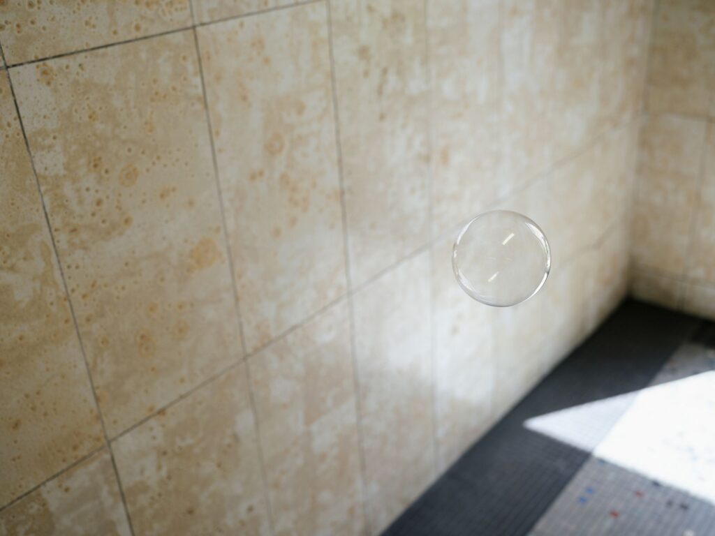 Tobias Friedauer – Soap Bubble, Floating